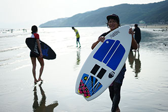 磯ノ浦 スキムボード skimboard 初心者 体験 子供 女性 skimgirl surfgirl セッション
