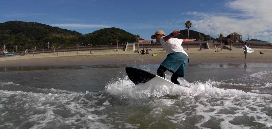 スキムボード skimboard surfin skim beach スキムボードとは ターン やり方 HOW TO ラップ ライナー フロントサイド バックサイド